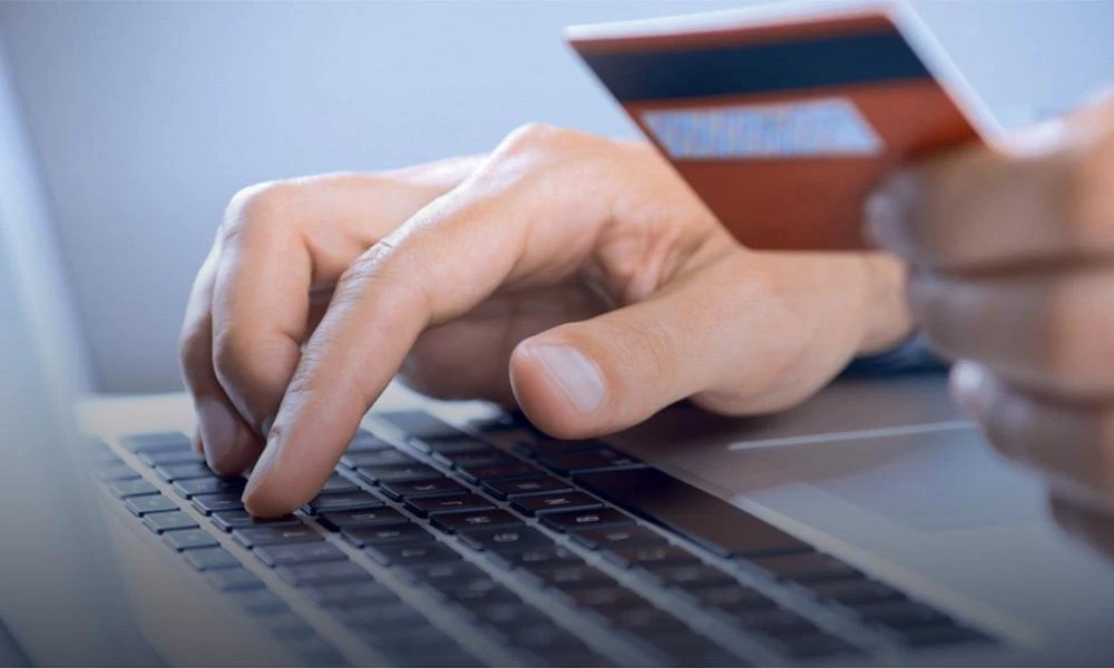 Αχαΐα: Του έδωσε τους κωδικούς e-banking και του έκλεψε 18.000 ευρώ